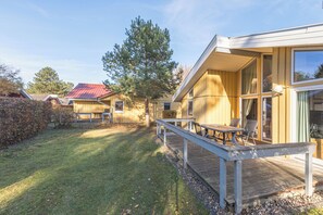 Outdoor dining - Seeschwalbe 147 - Das Skandinavische Familienhaus für 4 mit Sauna und Whirlpool (Mirow)