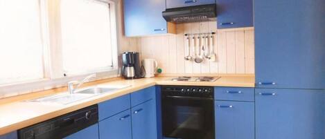 冰箱、微波炉、烤箱、炉灶