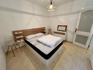 3 soverom, strykejern/-brett og sengetøy