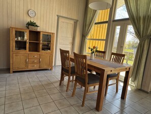 Dining - Seeschwalbe 240 - Das Skandinavische Familienhaus für 4 mit Sauna und Whirlpool (Mirow)