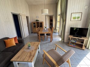 TV - Seeschwalbe 240 - Das Skandinavische Familienhaus für 4 mit Sauna und Whirlpool (Mirow)