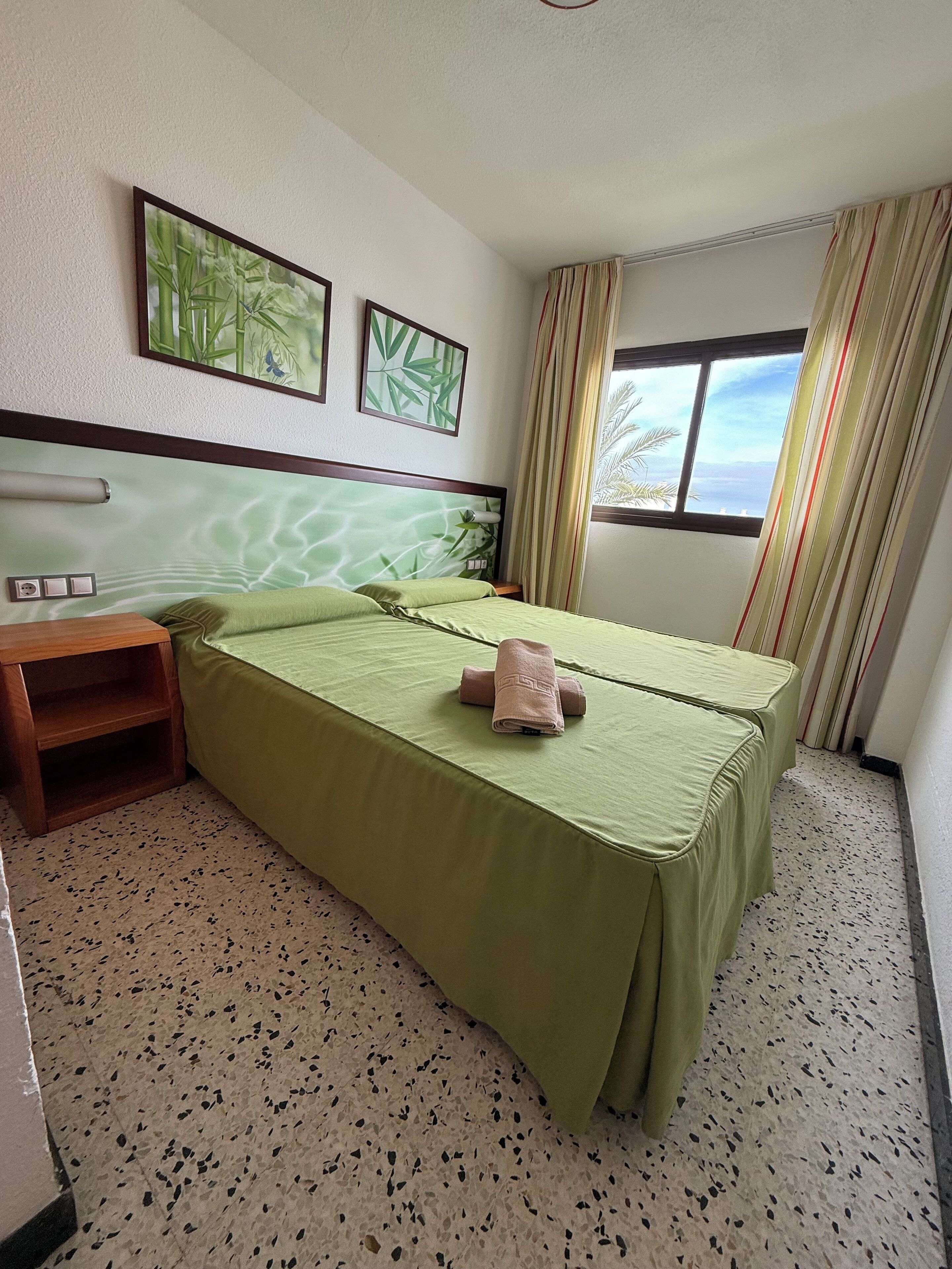 Een kluis op de kamer, verduisterende gordijnen