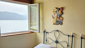 4 chambres, fer et planche Ă repasser, draps fournis