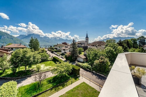 SEVRIER,  Attique 79M2, Vues lac et montagnes, terrasse 38M2, 4pers.