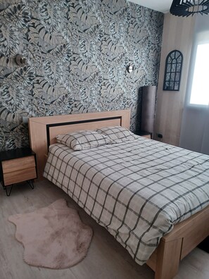 2 habitaciones, tabla de planchar con plancha, wifi y ropa de cama 