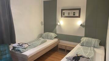 1 Schlafzimmer, Schreibtisch, WLAN, Bettwäsche