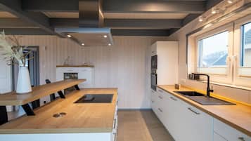 Frigorífic, microones, forn i placa de cuina