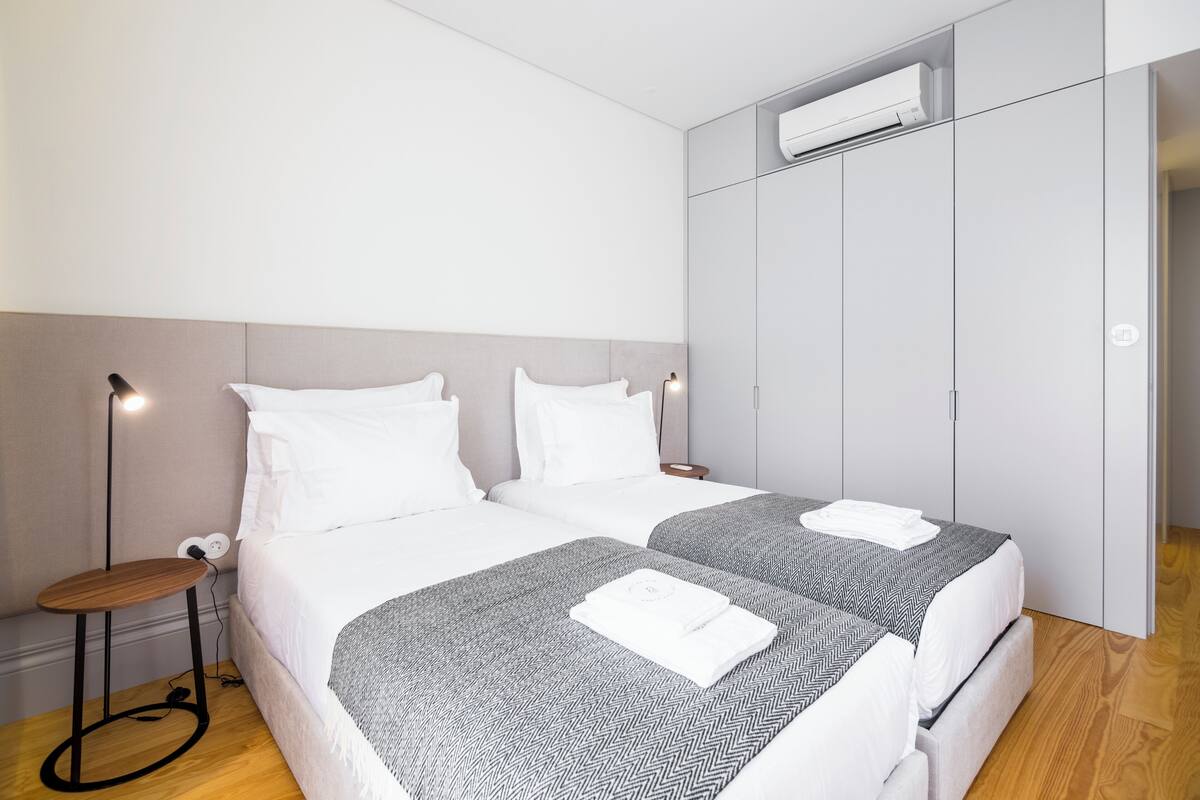 Two-bedroom Apartment | 객실 내 금고, 방음 설비, 무료 유아용 침대, 무료 WiFi