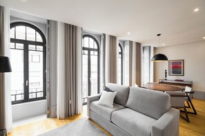 Deluxe One-bedroom Apartment | Vista desde la habitación