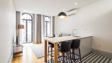 One-bedroom Apartment | Woonruimte | Een flatscreentelevisie