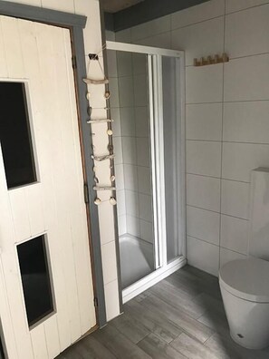 Shower, hair dryer - Wildgans 140 - Klassisches Skandinavisches Ferienhaus für bis zu 6 Personen (Mirow)