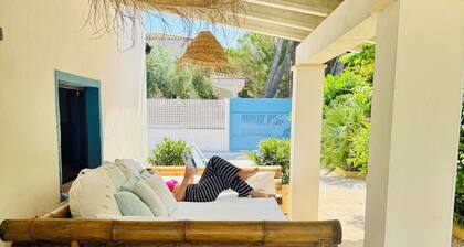 Luxury beach house with pool 3 bedrooms 3 bathrooms, Barbeceau,2min walk to sea