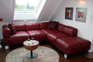 TV connectée, livres, chaîne hi-fi