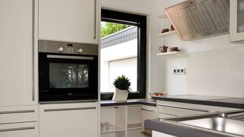 Kühlschrank, Ofen, Herdplatte, Geschirrspüler