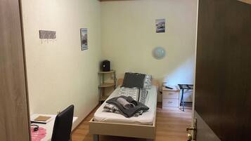 1 bedroom, desk, WiFi, bed sheets