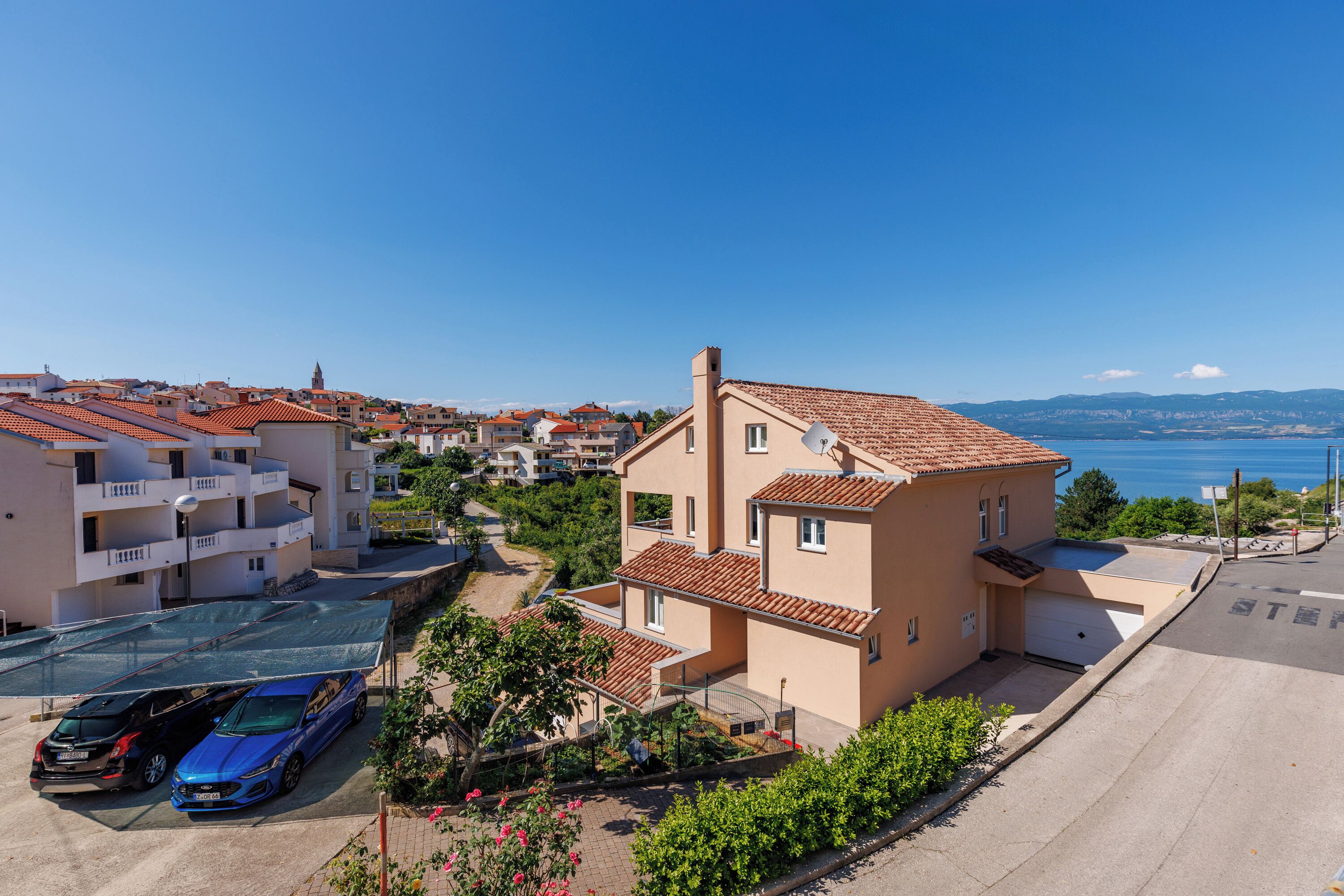 Family Apartment, Multiple Bedrooms, Sea Facing (Beachfront Apartment Betty) | Exterior