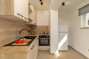 Family Apartment, Multiple Bedrooms, Sea Facing (Beachfront Apartment Betty) | Private kitchen | Fridge, oven, stovetop, dishwasher - Beachfront Apartment Betty (Vrbnik)