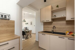 패밀리 아파트, 침실 여러 개, 바닷가 (Beachfront Apartment Betty) | 전용 주방 | 냉장고, 오븐, 쿡탑, 식기 세척기