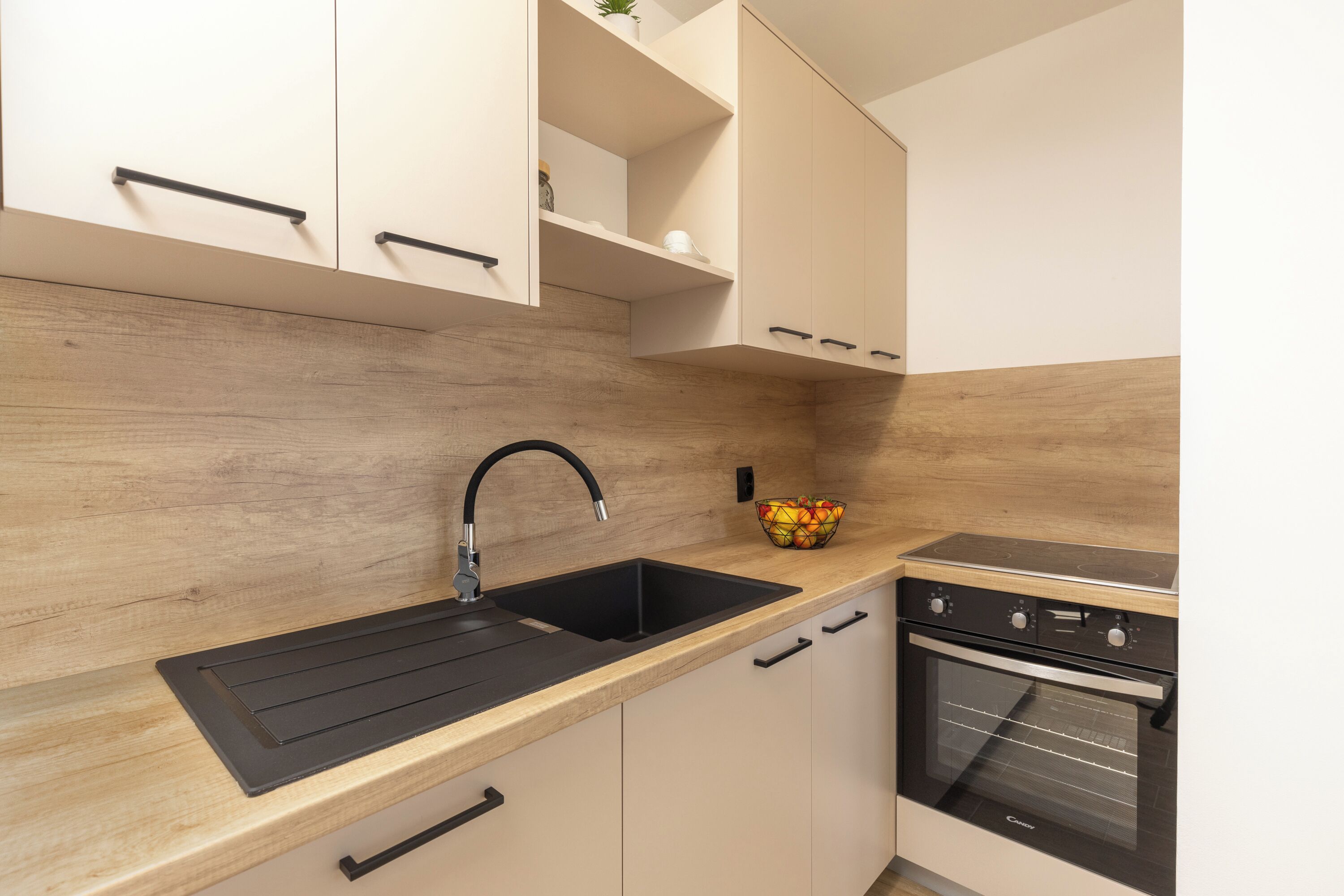 Căn hộ dành cho gia đình, nhiều phòng ngủ, đối diện biển (Beachfront Apartment Betty) | Bếp riêng | Tủ lạnh, lò nướng, bếp nấu, máy rửa bát 