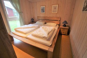 2 bedrooms, travel cot, free WiFi