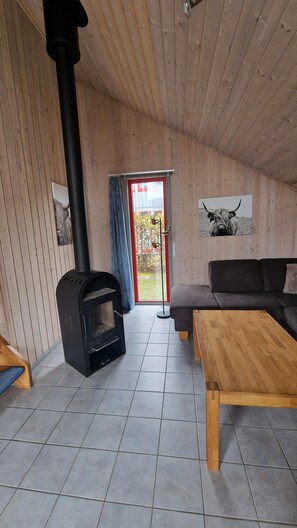 TV, fireplace - Wildgans 155 - Klassisches Skandinavisches Ferienhaus für bis zu 6 Personen (Mirow)