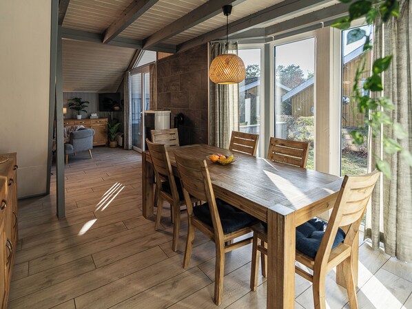 Dining - Wildgans 233 - Klassisches Skandinavisches Ferienhaus für bis zu 6 Personen (Mirow)