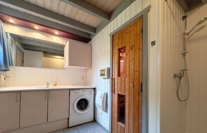 Shower - Wildgans 234 - Klassisches Skandinavisches Ferienhaus für bis zu 6 Personen (Mirow)