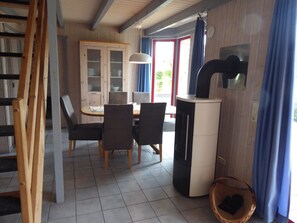 Dining - Wildgans 268 - Klassisches Skandinavisches Ferienhaus für bis zu 6 Personen (Mirow)