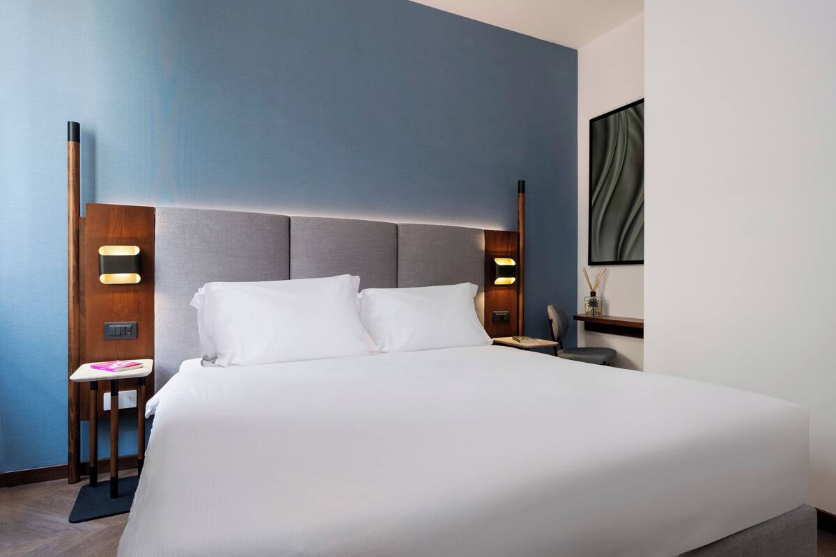 Minibar, in-room safe, desk, blackout curtains