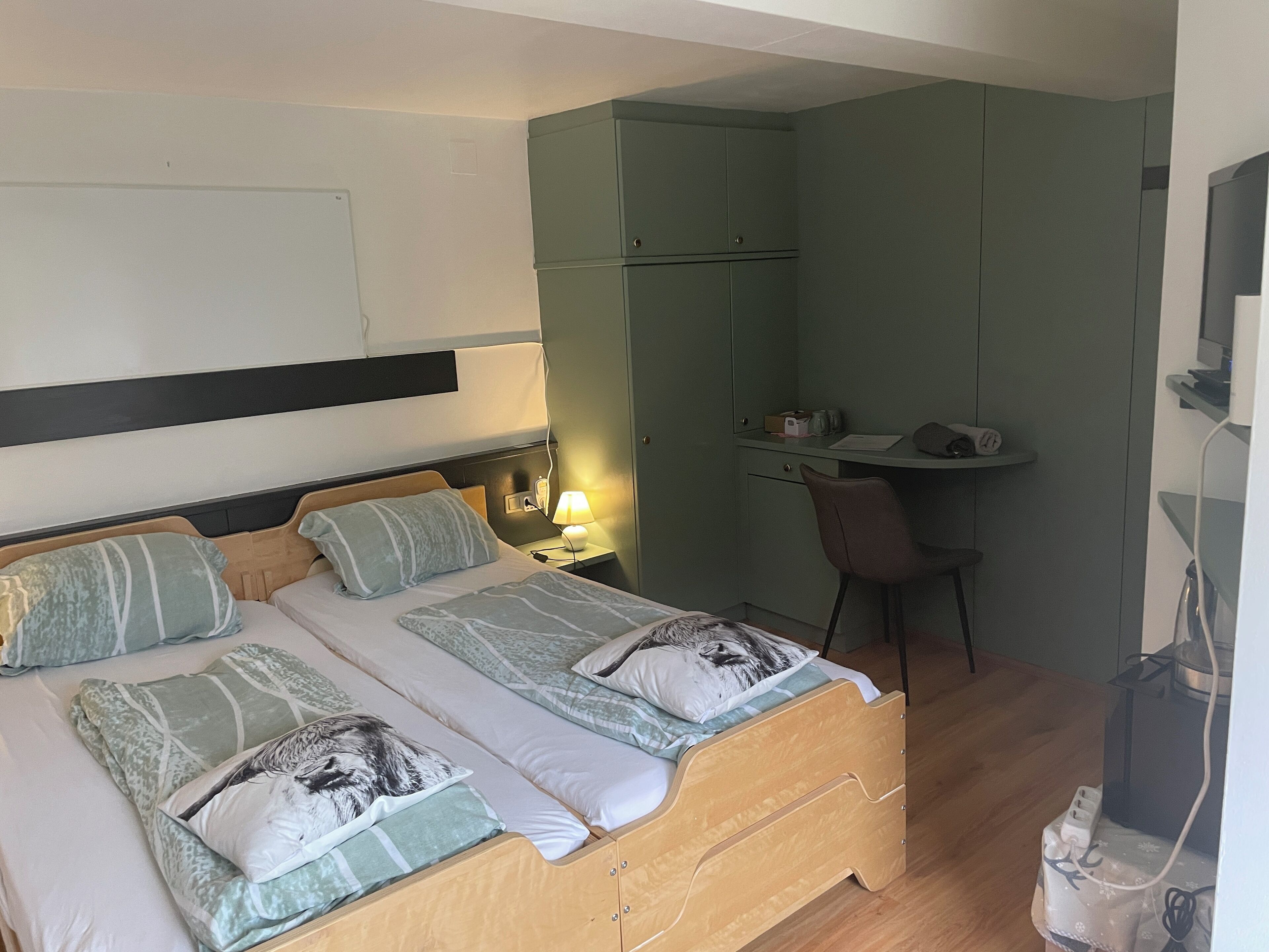 1 bedroom, desk, WiFi, bed sheets