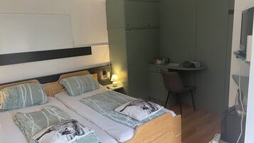 1 bedroom, desk, WiFi, bed sheets