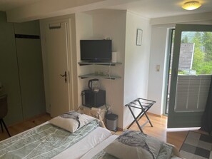 1 bedroom, desk, WiFi, bed sheets