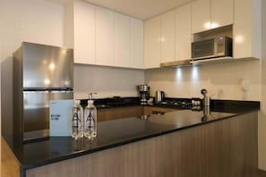 Fridge, microwave, oven, stovetop - w* | Marvelous 2BR with Modern Deco in Miraflores (Miraflores)
