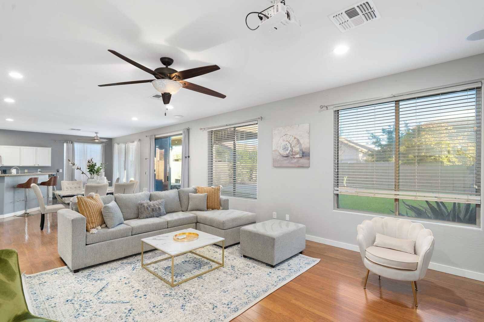Stunning 4 Bedroom w/ Spacious Backyard/ Pet Friendly #41697