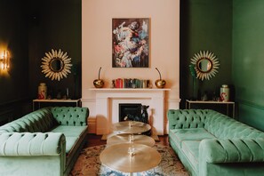 Lobby sitting area - Ingleside House (Cirencester)