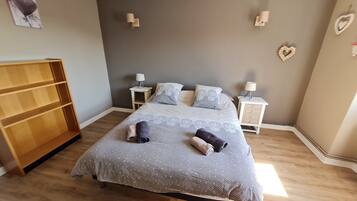 3 makuuhuonetta, silitysrauta/-lauta, Wi-Fi, vuodevaatteet