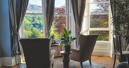 Lux double&lounge area /en suite.fab hosts/stylish interiors..incredible views