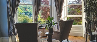 Lux double&lounge area /en suite.fab hosts/stylish interiors..incredible views