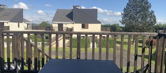 Charming 4-Person Duplex with Balcony and Parking in Merville-Franceville