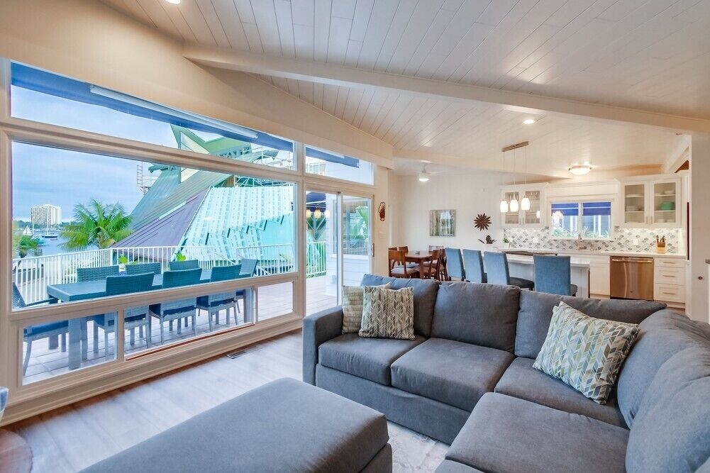 Smart-TV, Kamin, Musikbibliothek