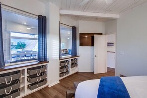 4 bedrooms, desk, iron/ironing board, free WiFi