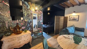 Living area - Cozy studio with garden and spa in Montaigu-le-Blin (Montaigu-le-Blin)