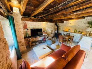 Fernseher, Kamin, Arbeitsbereiche