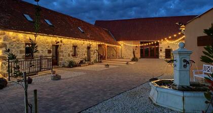 Chalet Ă Montaigu-le-Blin avec Spa et Parking