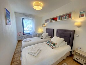 2 bedrooms, travel cot, free WiFi - Penthouse in Lorient Center, 2 Bedrooms with Secure Parking (Lorient)