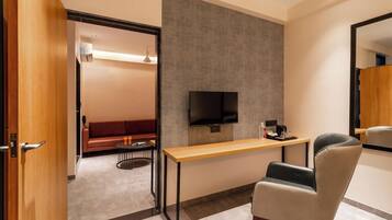 Executive Double Room | Iron/ironing board, free WiFi