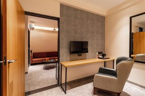 Executive Double Room | Iron/ironing board, free WiFi