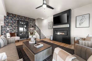 Smart-TV, Kamin, Videospiele
