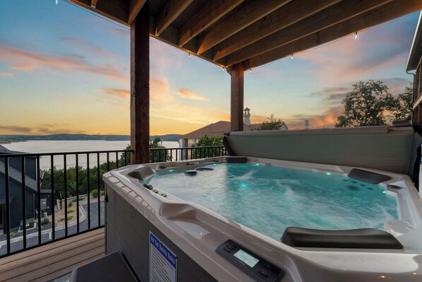 Outdoor spa tub
