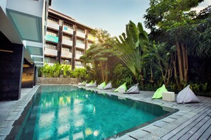 Outdoor pool - IKOSHAROLD Suites Seminyak (Seminyak)